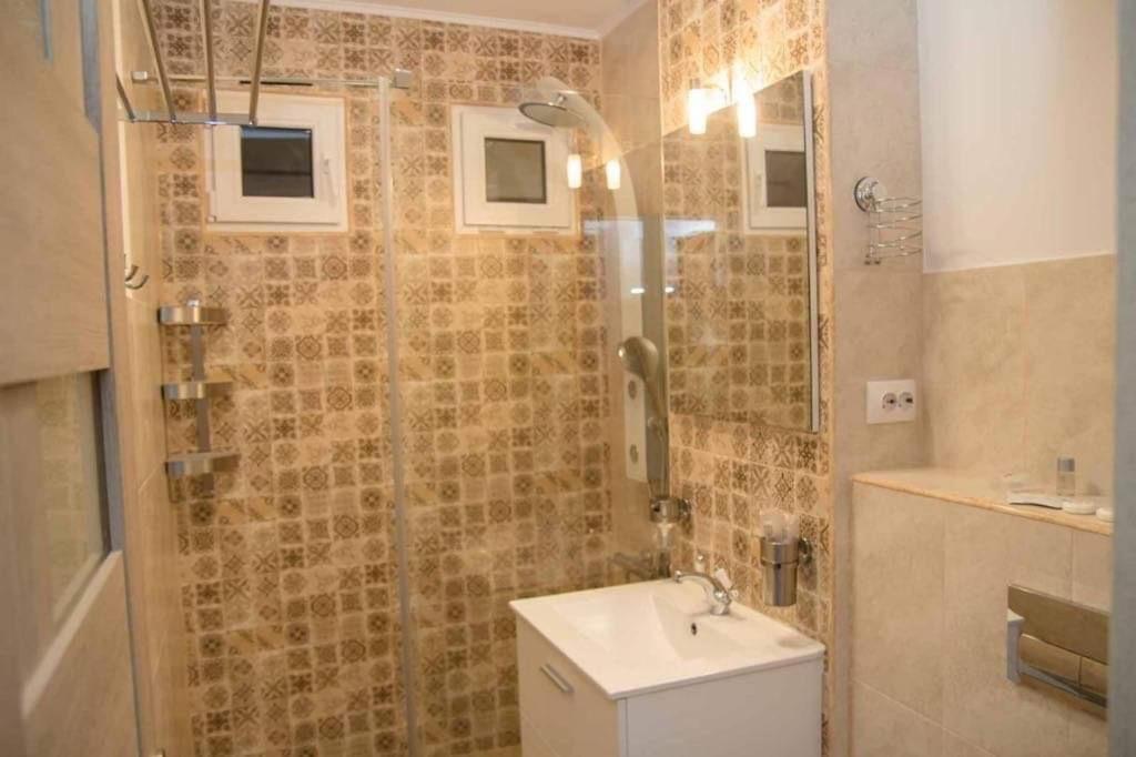 Colonial Touch Apartament Брашов Экстерьер фото
